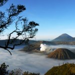 Pesona Bromo, Pemandangan Puncak Gunung Ditengah Lautan Awan
