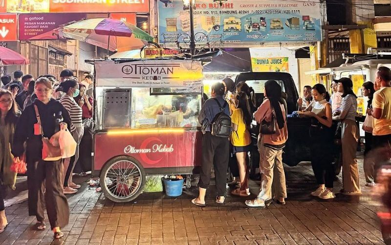 Wisata Kuliner di Cibadak Street Food: Menikmati Kelezatan Makanan Jalanan di Bandung